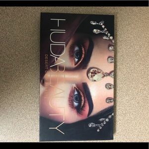 Huda Beauty Desert Dusk Palette